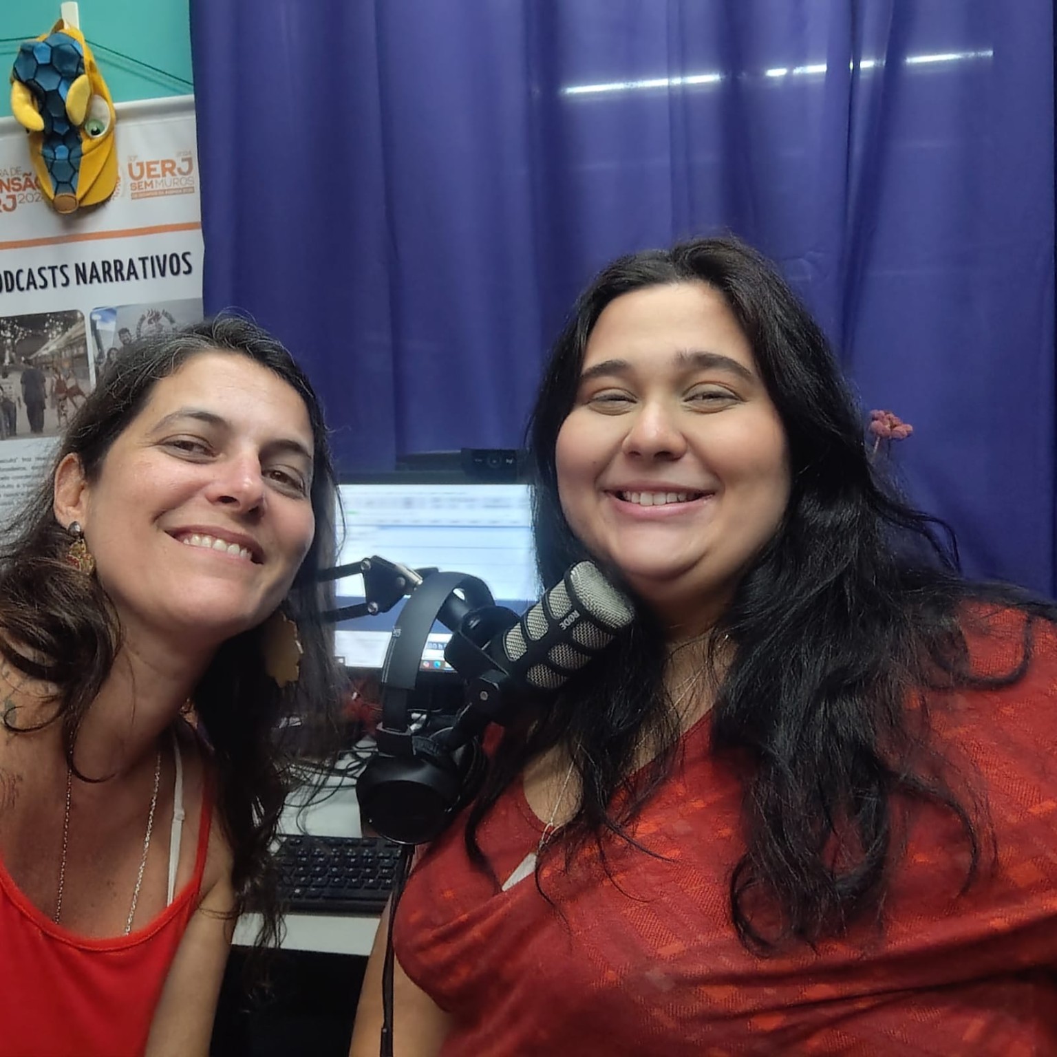 Paula Gorini e Bruna Sebollela juntas no estúdio do Lunar